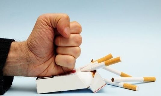 उंगलियों के जोड़ों में दर्द को रोकने के लिए धूम्रपान छोड़ना