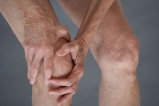 घुटने के आर्थ्रोसिस के संकेत और लक्षण
